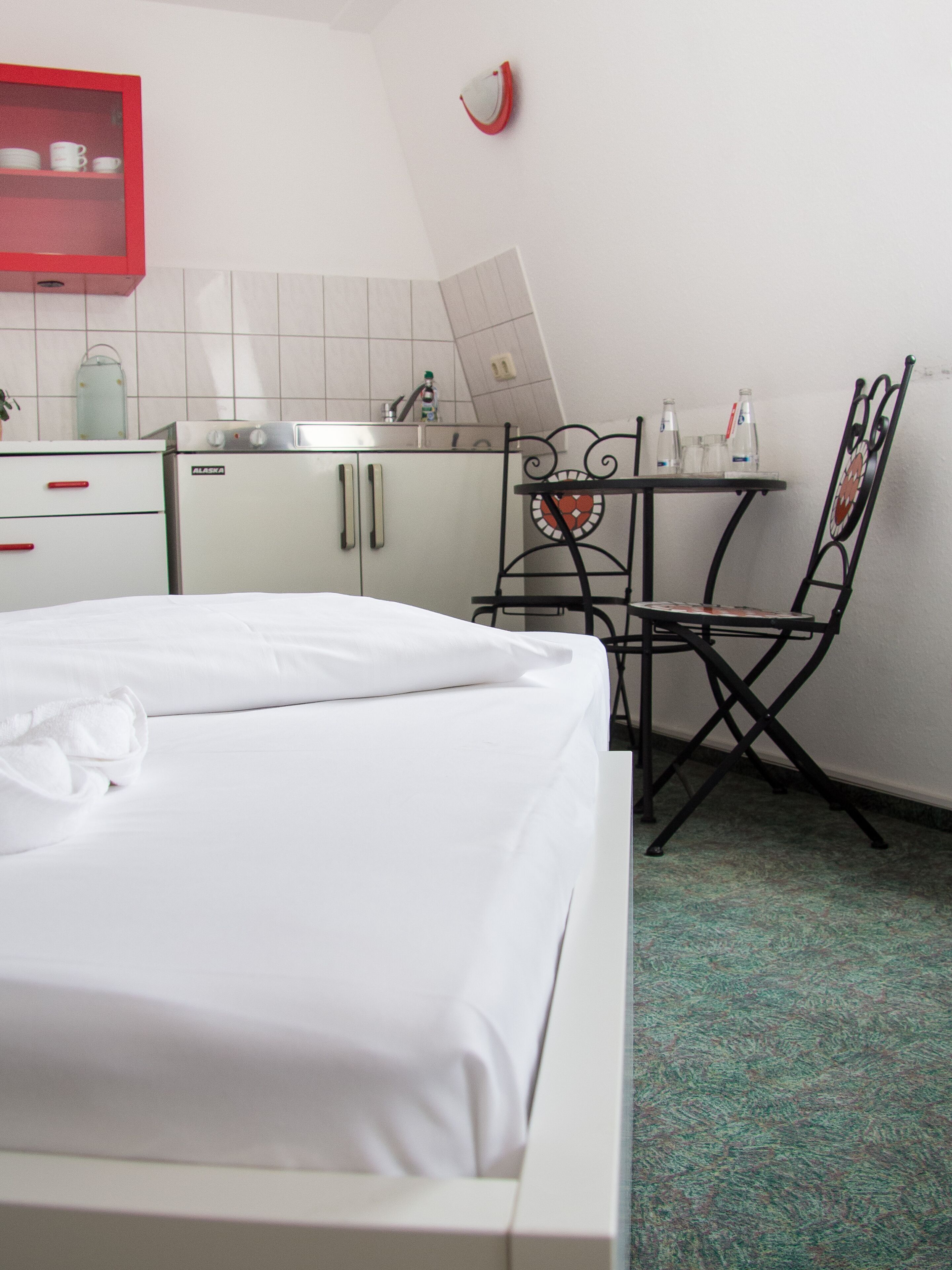 Desk, rollaway beds, free WiFi