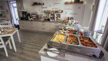 Dagelijks ontbijtbuffet (EUR 10 per persoon)