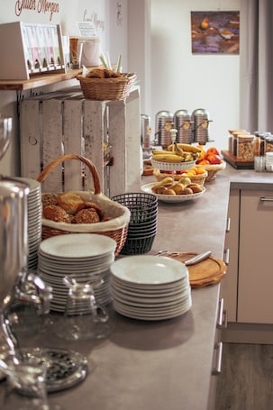 Daily buffet breakfast for a fee. Regiohotel Wolmirstedter Hof Wolmirstedt