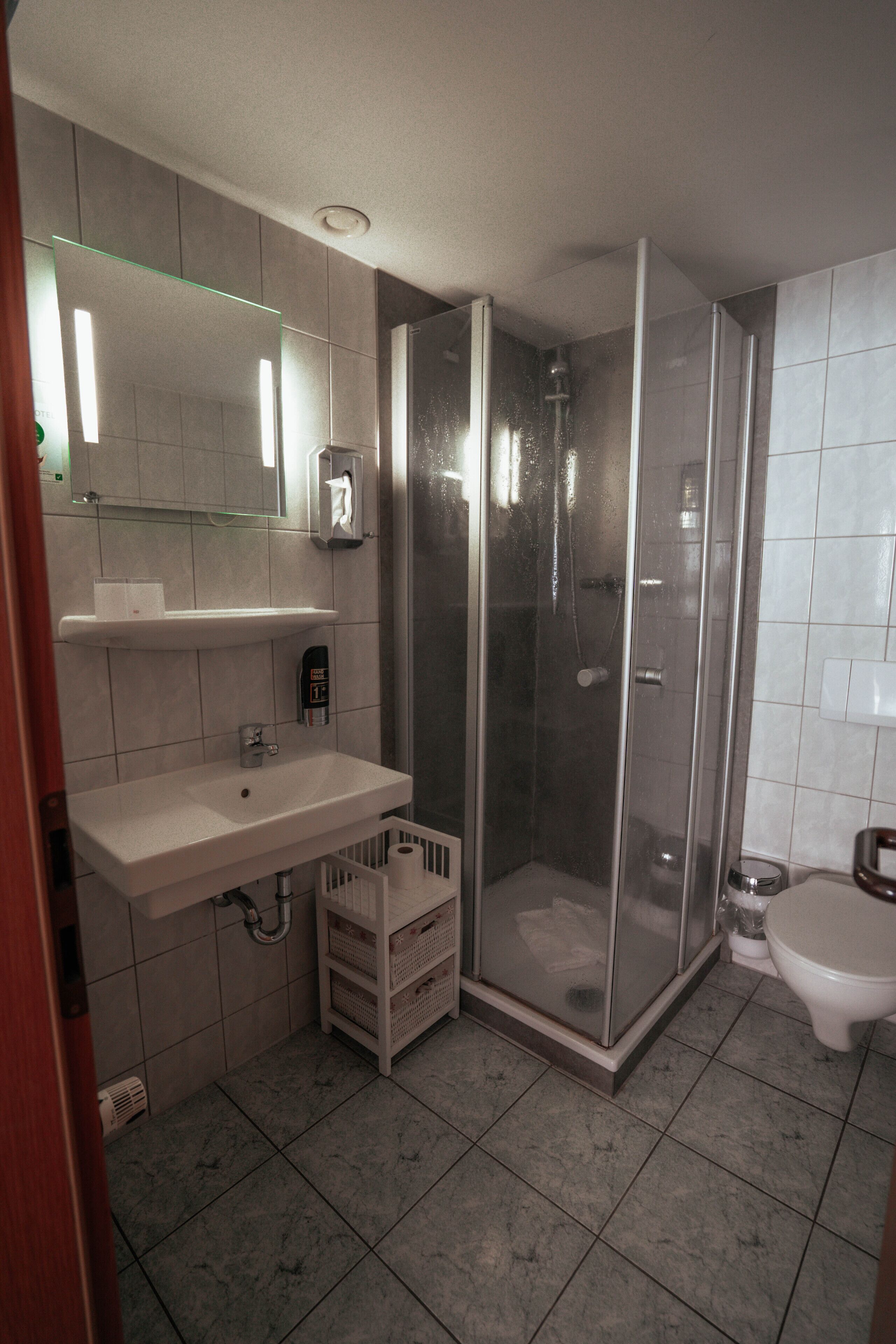 twin room | desk, rollaway beds, free wifi