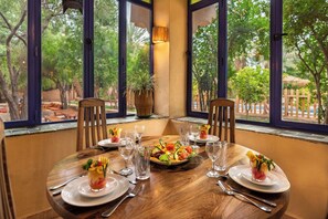 Serviço de café da manhã, culinária marroquina, vistas para o jardim 