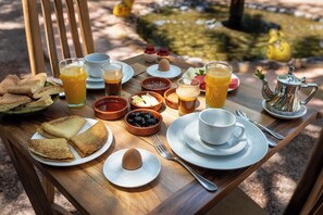 Breakfast, lunch and dinner served  - Ecolodge - La Palmeraie (Tarmigt)