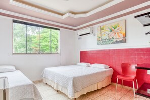 Minibar, bureau, lits bébé (gratuits), Wi-Fi gratuit