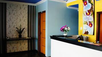 ฝ่ายต้อนรับ