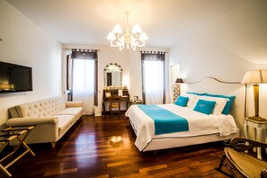 Suite Junior | Brankas, meja kerja, kedap suara, dan tempat tidur bayi gratis