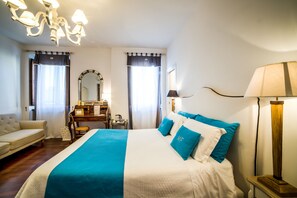Junior Suite | In-room safe, desk, soundproofing, free cots/infant beds