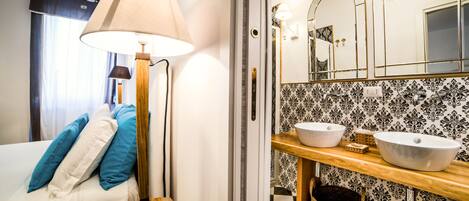 Junior Suite | In-room safe, desk, soundproofing, free cribs/infant beds