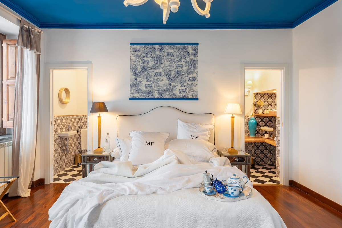 Junior-suite | Pengeskab på værelset, skrivebord, lydisolering, gratis baby-/barnesenge