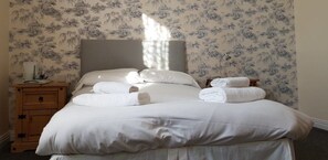 Eenvoudige tweepersoonskamer, 1 tweepersoonsbed, gemeenschappelijke badkamer | Gratis wifi