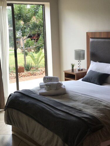 Manor Hills Guest Lodge