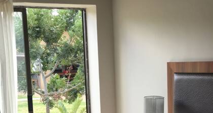 Manor Hills Guest Lodge