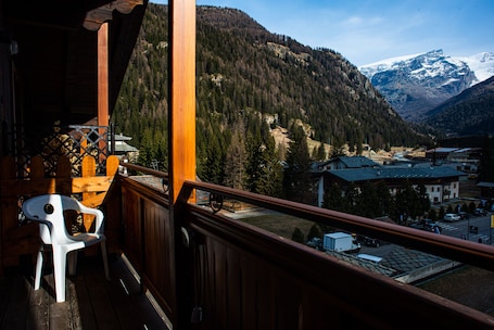 Vistas a la montaña. Hotel de Champoluc
