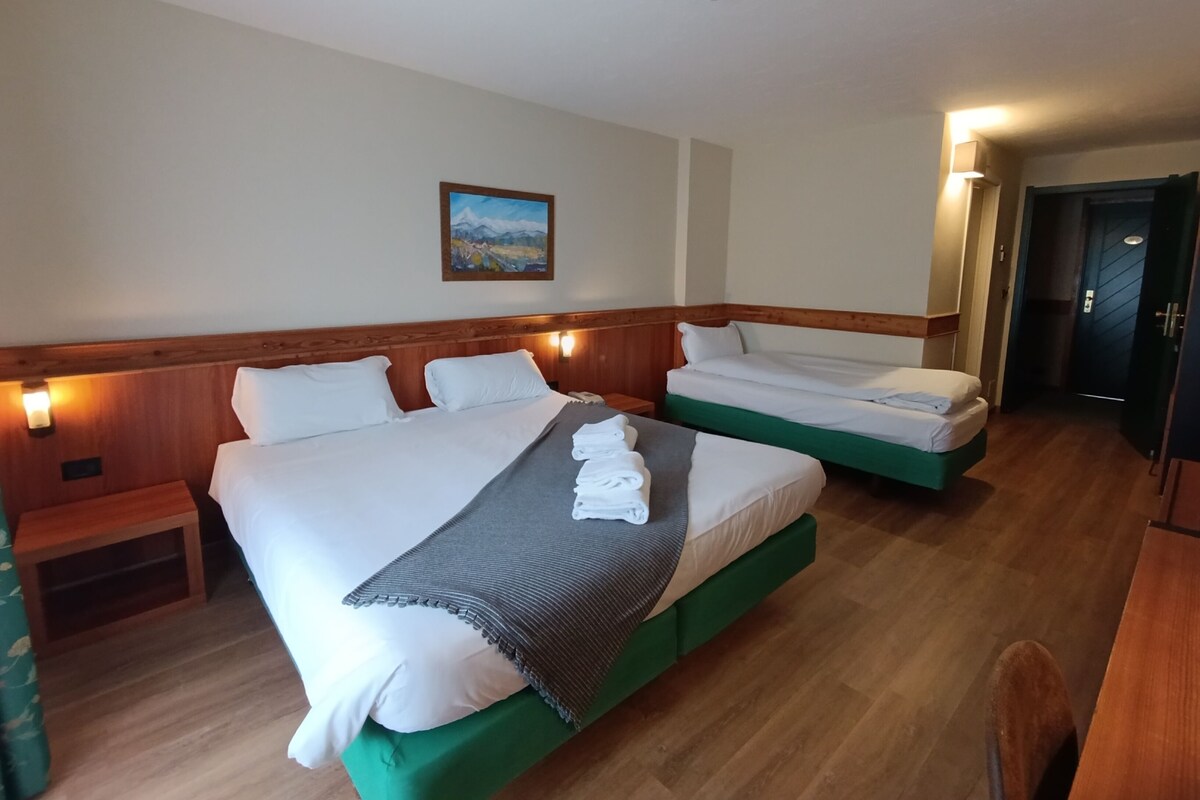 Premium Triple Room, Balcony | Down comforters, desk, laptop workspace, blackout drapes