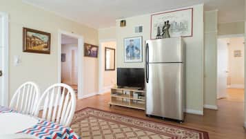 Second Floor 3-4 Bedrooms Apartment | 客房内用餐