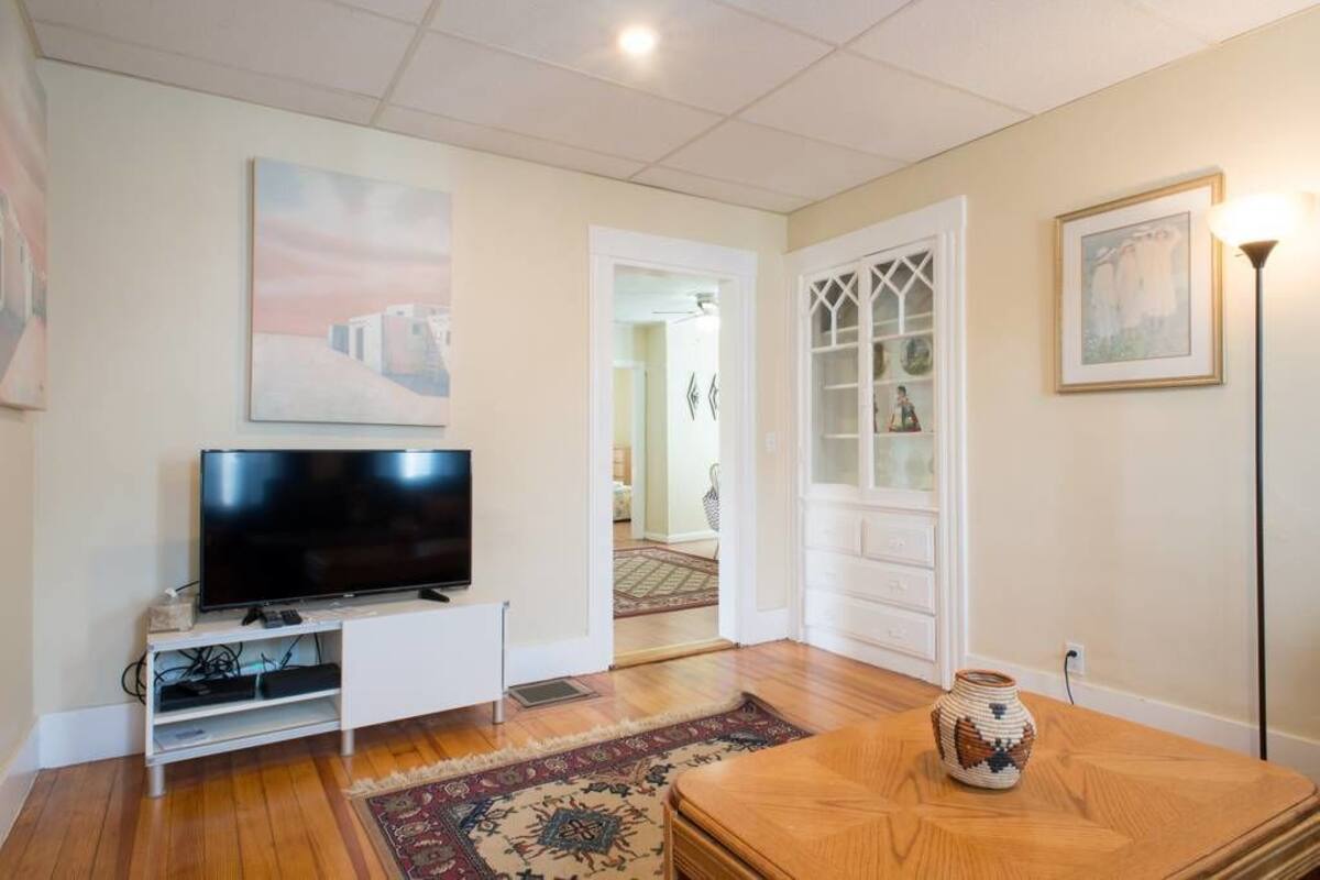 Second Floor 3-4 Bedrooms Apartment | ห้องนั่งเล่น | ทีวีจอแบน