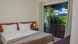 Minibar, blackout curtains, free WiFi, bed sheets - Pousada Maré Mansa (Paraty)