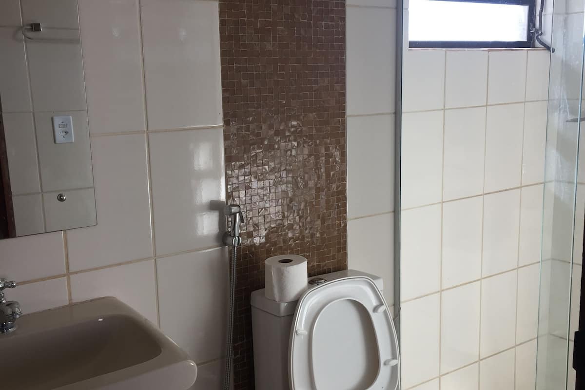 quadruple room | bathroom | shower, towels