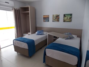 Minibar, escritorio, cortinas blackout y wifi gratis 