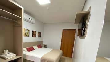 Dobbeltrom – standard, 1 kingsize-seng | Minibar, individuelt dekorert, strykejern/-brett og wi-fi (inkludert)