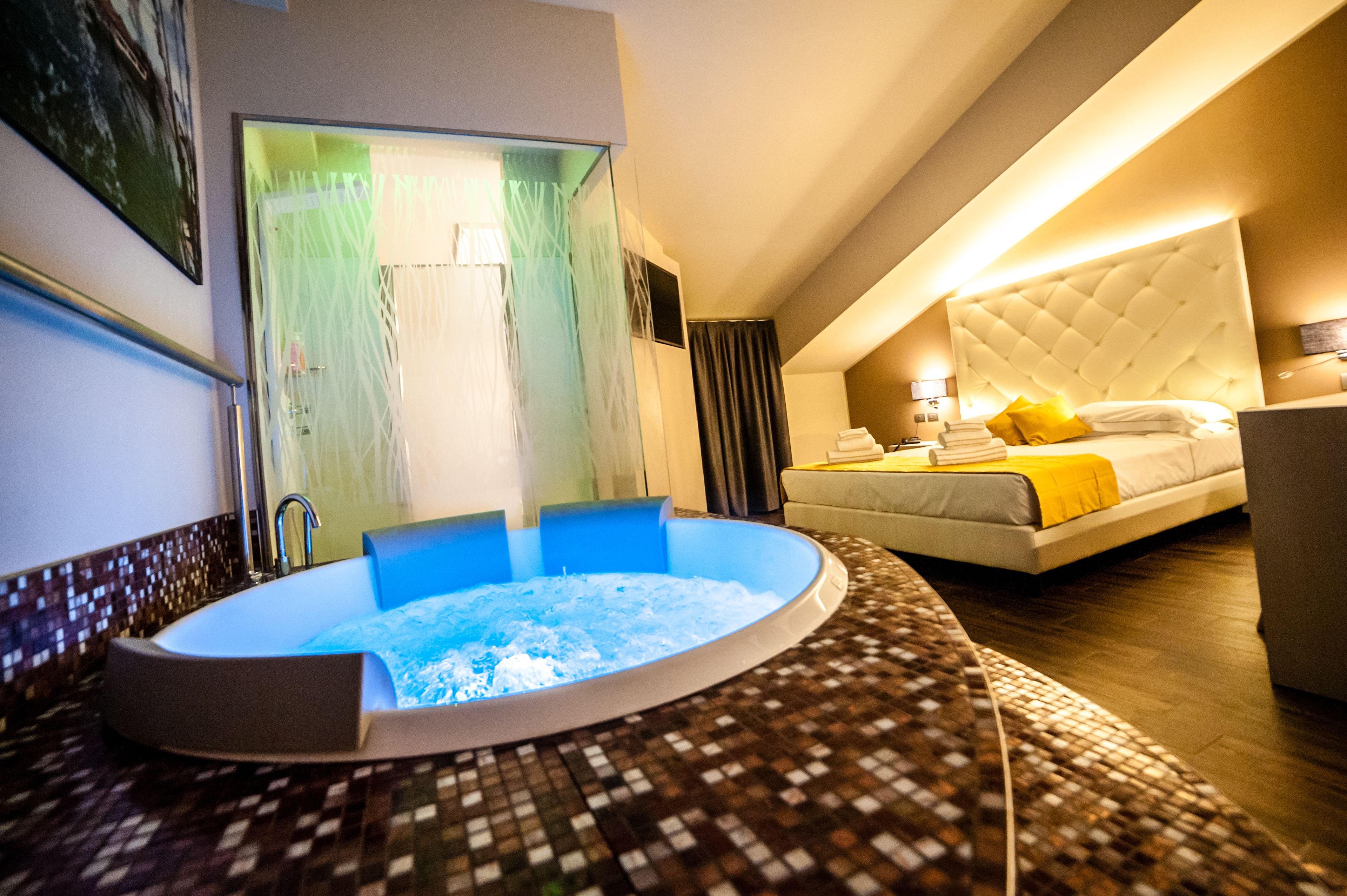Deluxe Suite, Hot Tub | Premium bedding, down comforters, minibar, in-room safe