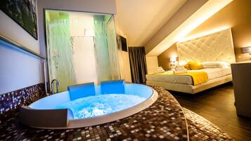 Deluxe Suite, Hot Tub | Premium bedding, down comforters, minibar, in-room safe