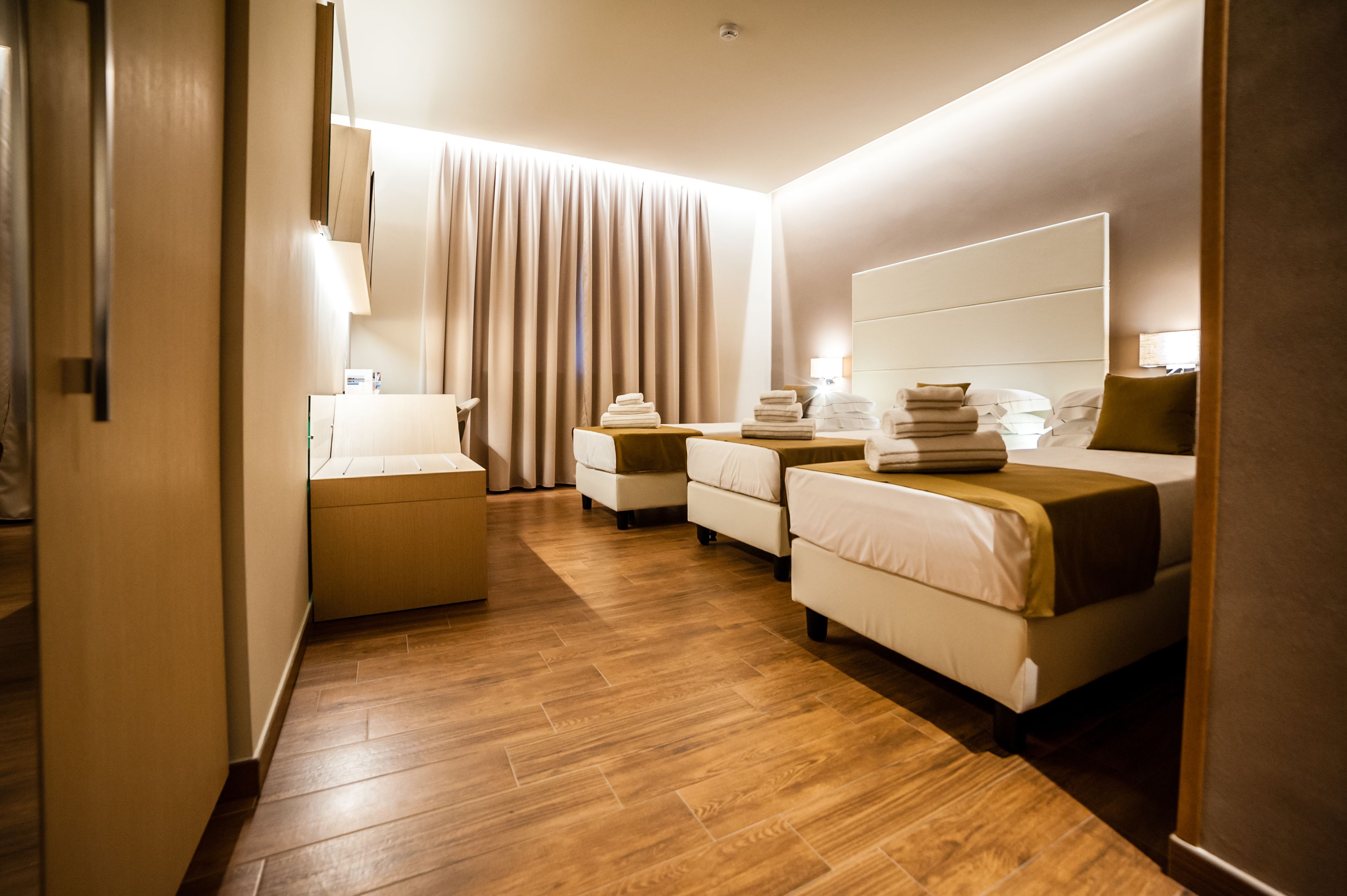 triple room | premium bedding, down duvets, minibar, in-room safe