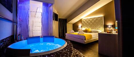 Ropa de cama de alta calidad, cubrecamas y minibar