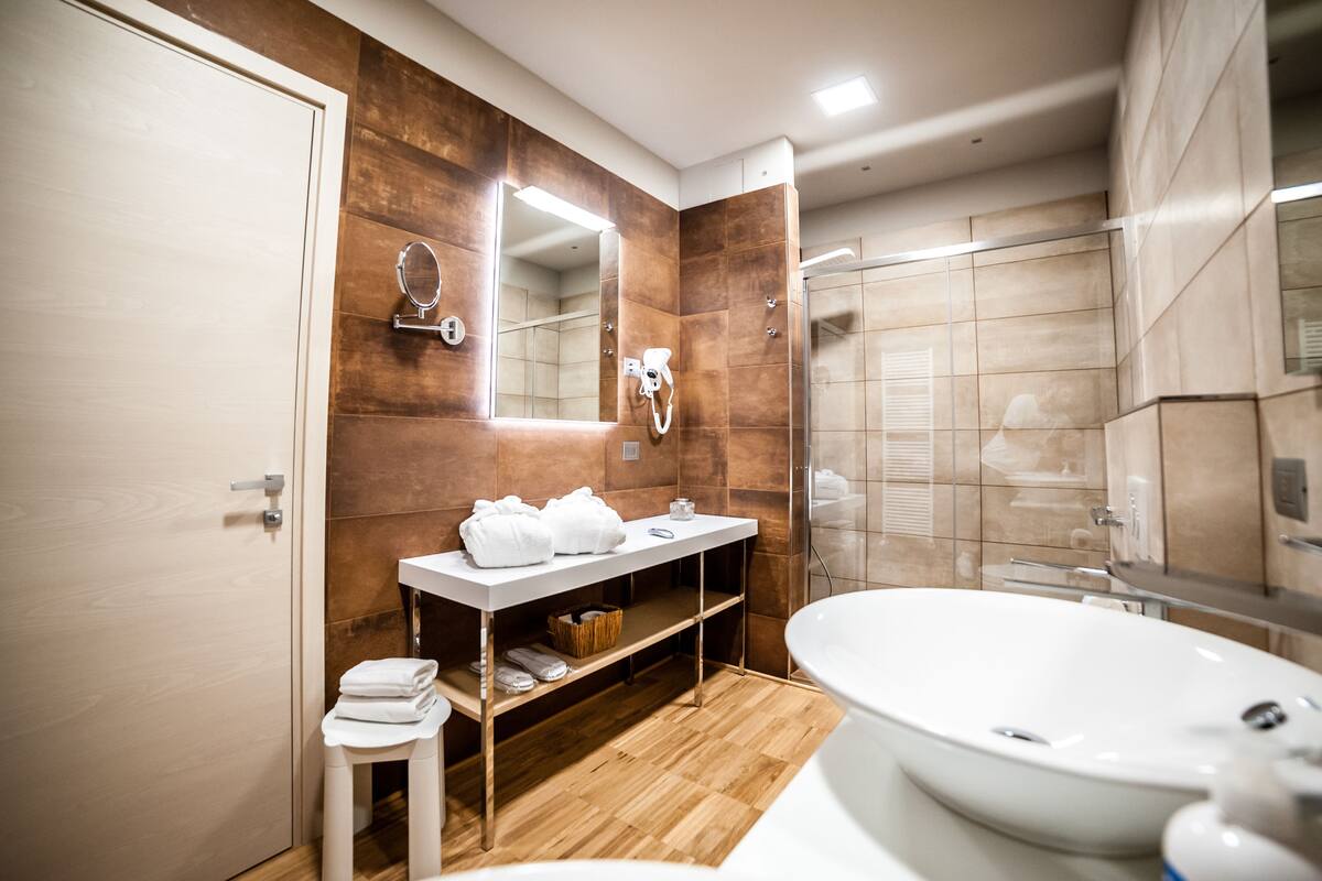 junior suite | premium bedding, down duvets, minibar, in-room safe