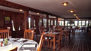 Restaurant - Top of the World Resort (Lake George)