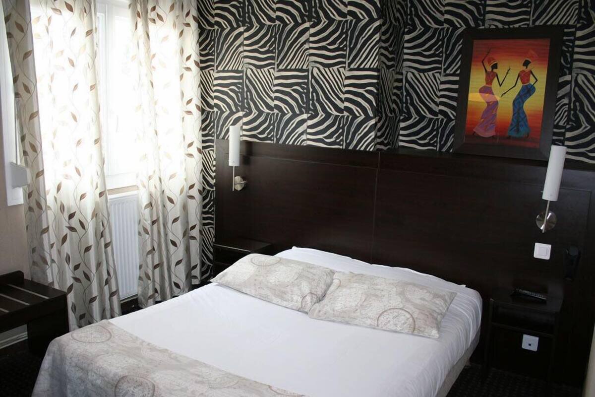 Double Room | WiFi (free), bed sheets