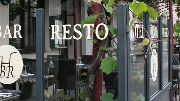 Exterior detail - Hotel - Restaurant Cousseau (Parentis-en-Born)