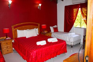 Triple Room | Minibar, desk, iron/ironing board, cribs/infant beds - Ross Char Hotel (Asunción)