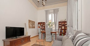 Penthouse, 3 Schlafzimmer | Wohnbereich | LCD-Fernseher