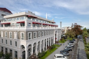 Free self parking - Le Port Apart Hotel (Batumi)