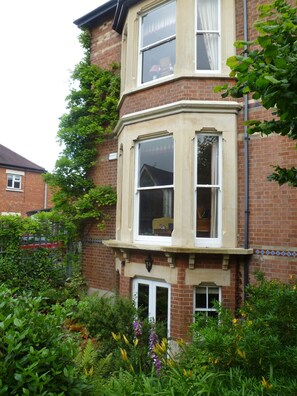 Exterior - Laurel House (Cheltenham)