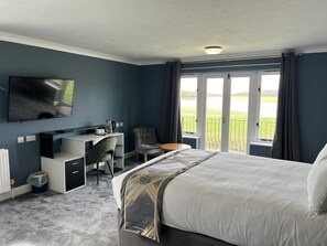 Executive Room, Ensuite, River View | Premium bedding, laptop workspace, free WiFi, bed sheets - Dolphin Hotel Cambridge (St Ives)