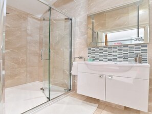 Luxury Double Room, Ensuite | Bilik Mandi | Jubah mandi 