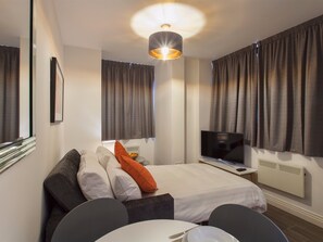 Apartment, Private Bathroom (Flat 16) | Free WiFi - Cristol Clear Living at Thornhill House (Watford)
