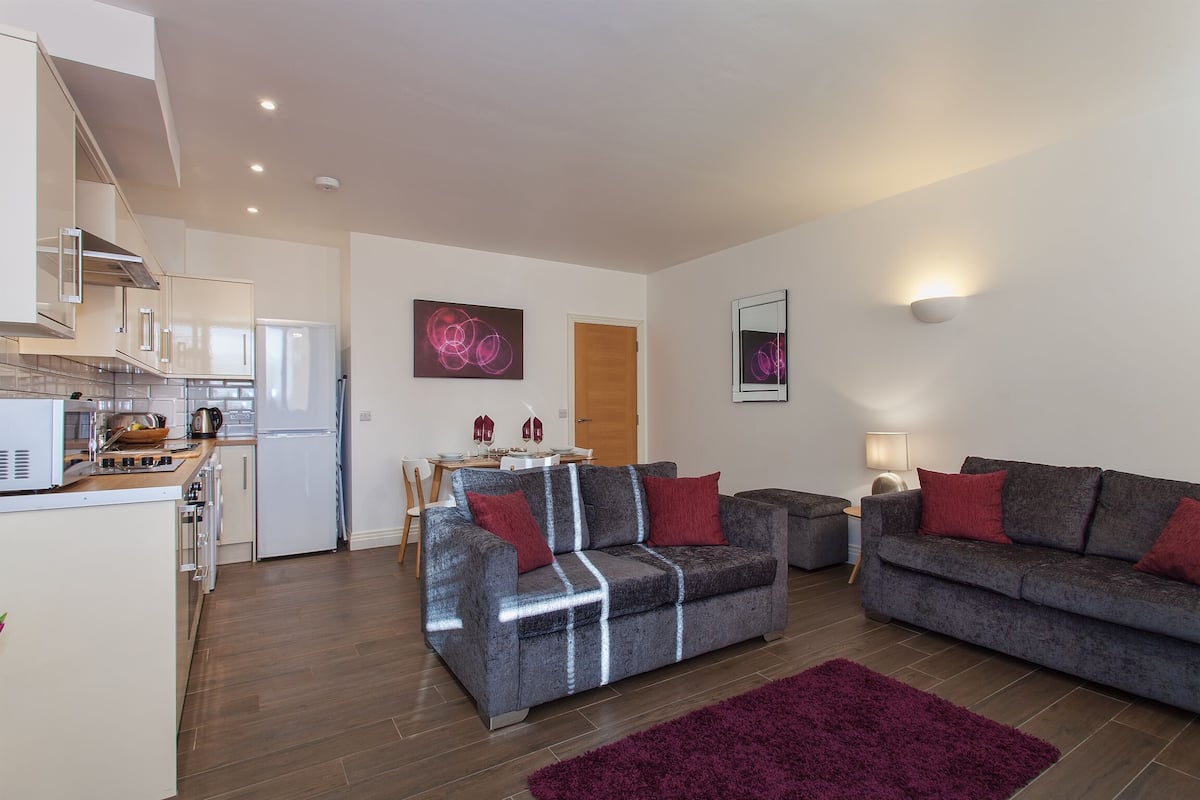 Appartement, salle de bain privée (2-Apartment 24) | Aire de séjour