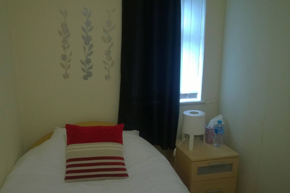 Chambre Simple Standard, 1 lit une place, salle de bains commune