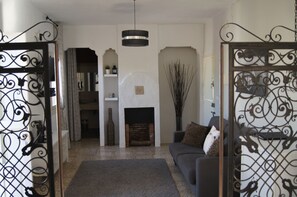 Family Room | In-room safe, individually decorated, individually furnished - Casa de Orange (Alhaurin el Grande)