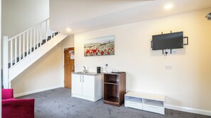 Toetasjesleilighet – standard, 1 dobbeltseng, ikke-røyk, eget bad | Skrivebord, wi-fi (inkludert) og sengetøy