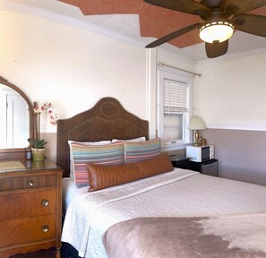 Premium Single Room, 1 Katil Ratu (Queen) | Seterika/papan seterika, Wi-fi percuma, cadar katil 