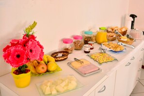 Free daily buffet breakfast