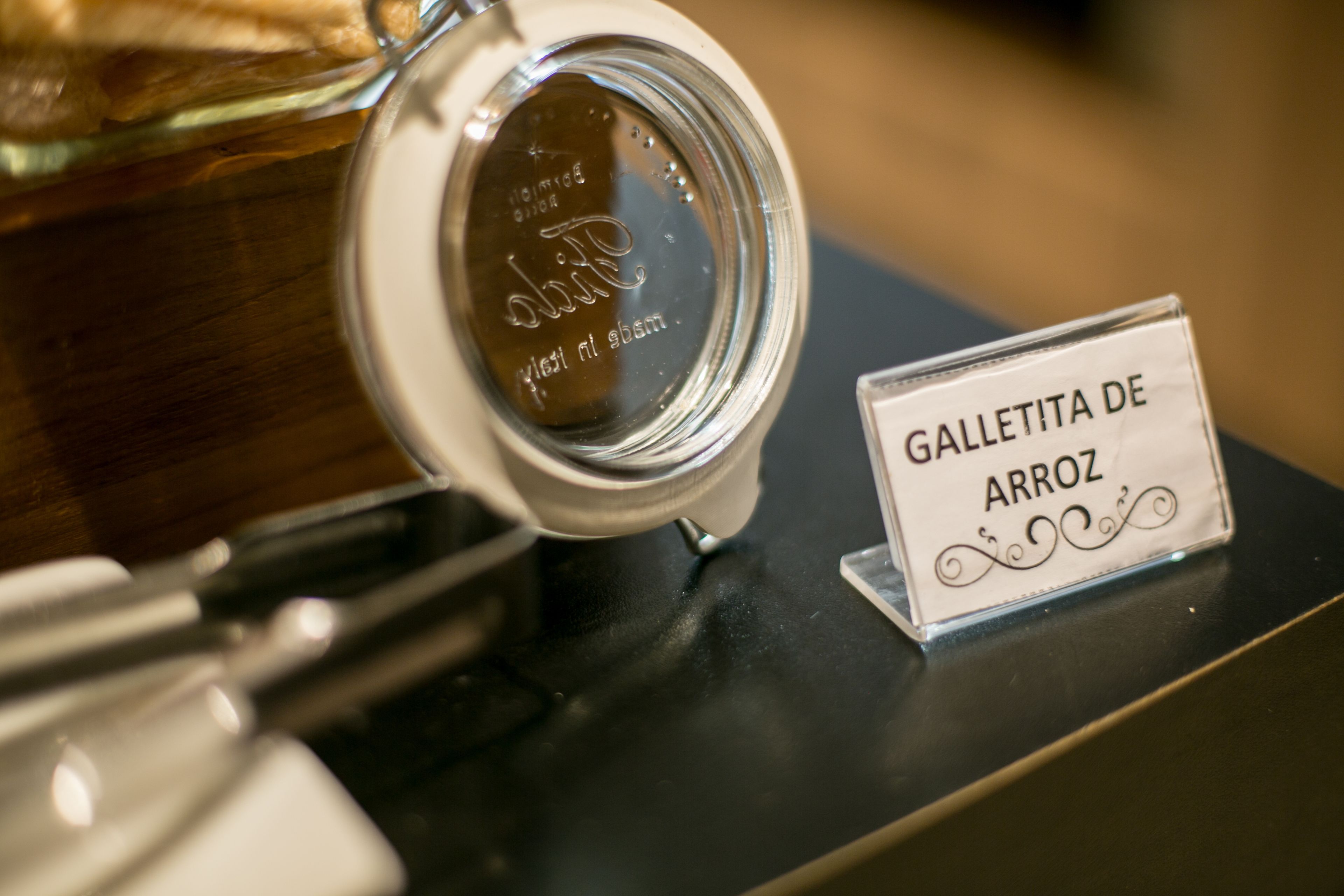 daily buffet breakfast (pyg 70000 per person)