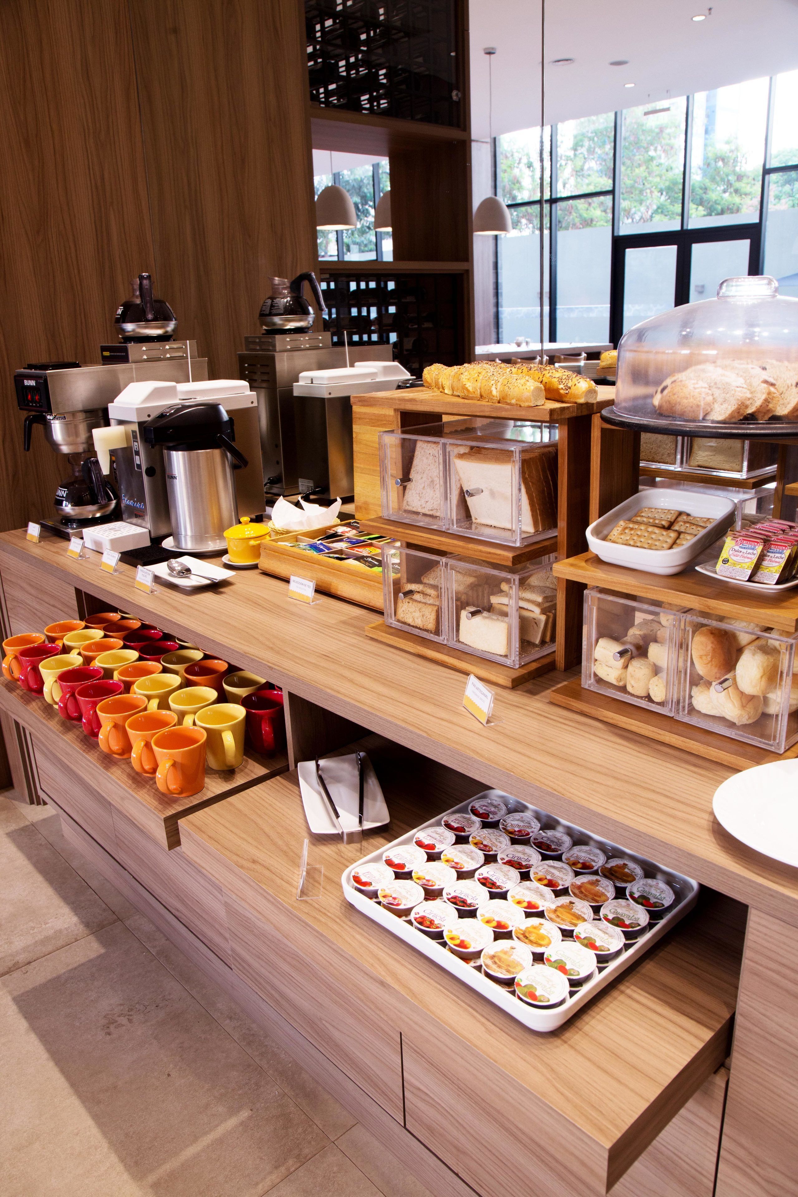 daily buffet breakfast (pyg 70000 per person)
