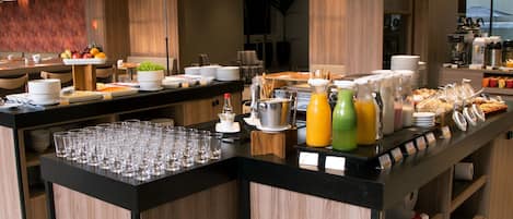 Daily buffet breakfast (PYG 70000 per person)