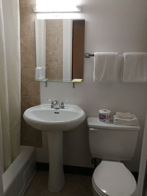 Comfort Suite, 1 Bedroom | Bathroom