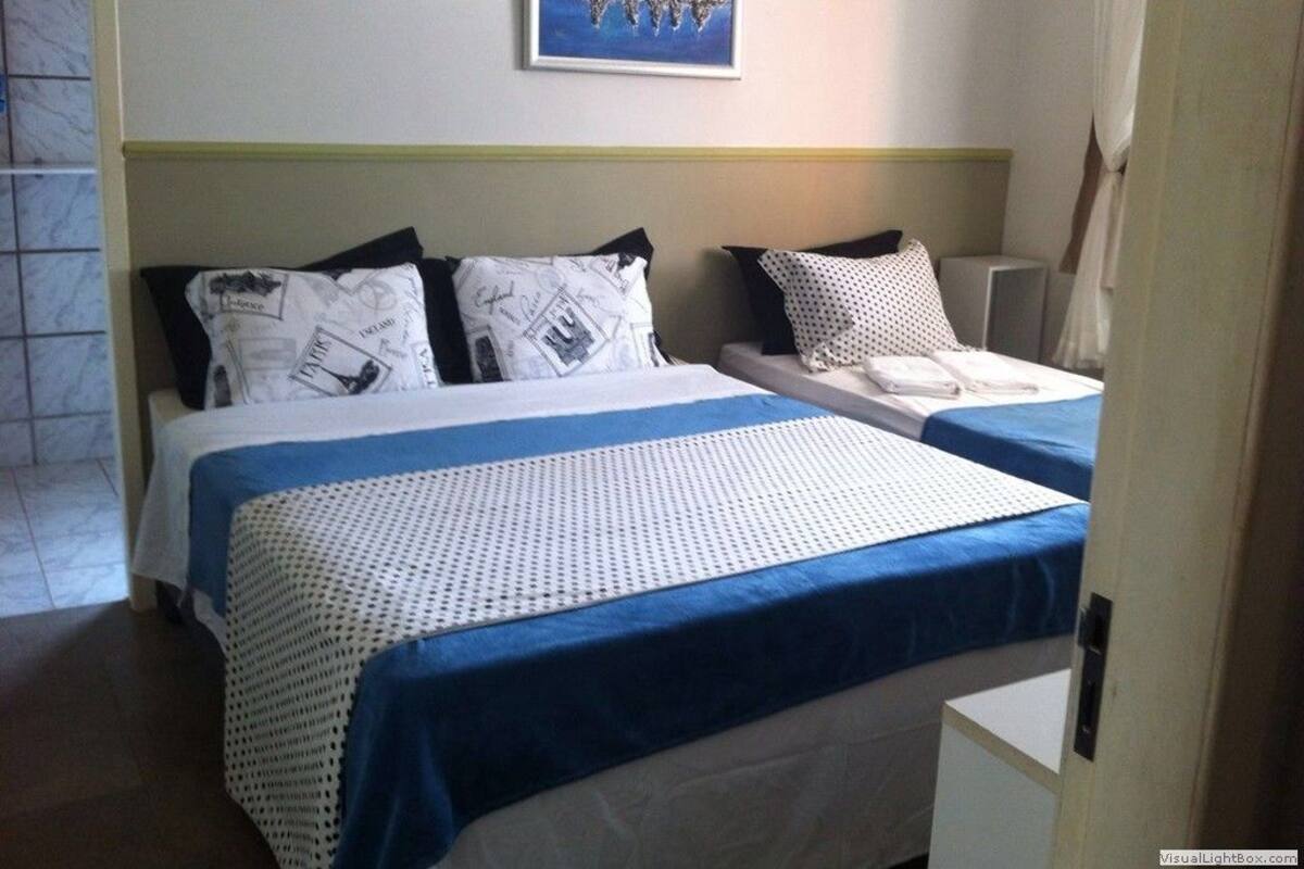 Cots/infant beds, free WiFi