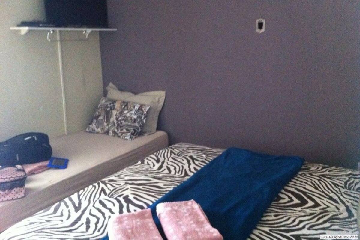 Cots/infant beds, free WiFi